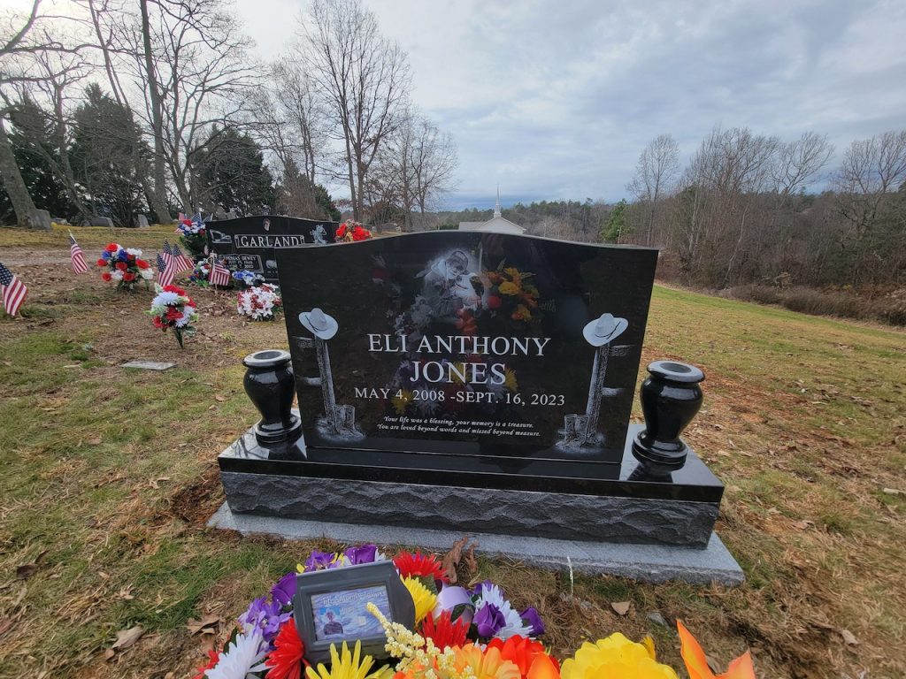 Single Headstone | Jet Black Granite